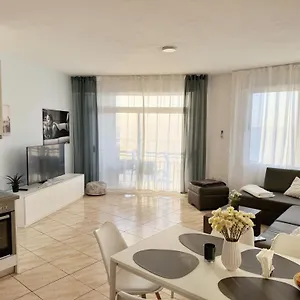 durres-beach-apartment-with-fantastic-sea-view.albaniahotels.org/
